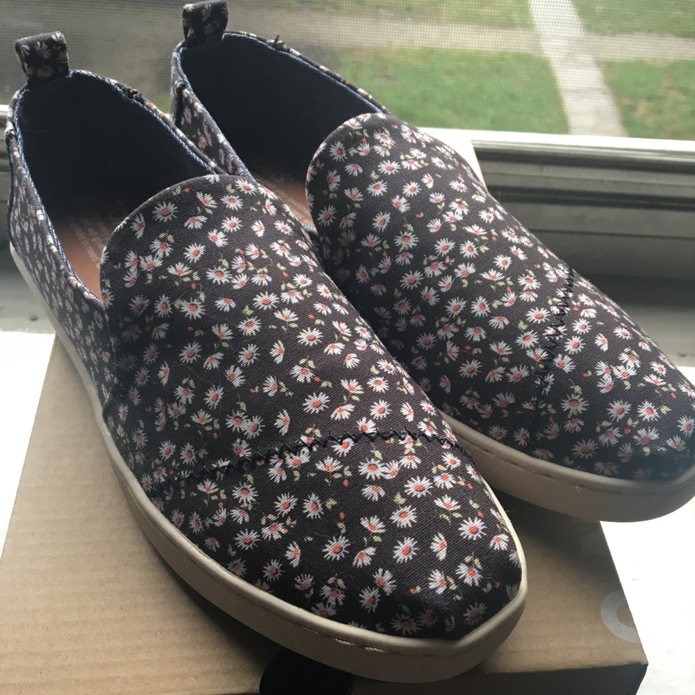 TOMS ditsy daisy print deconstructed alpergatas